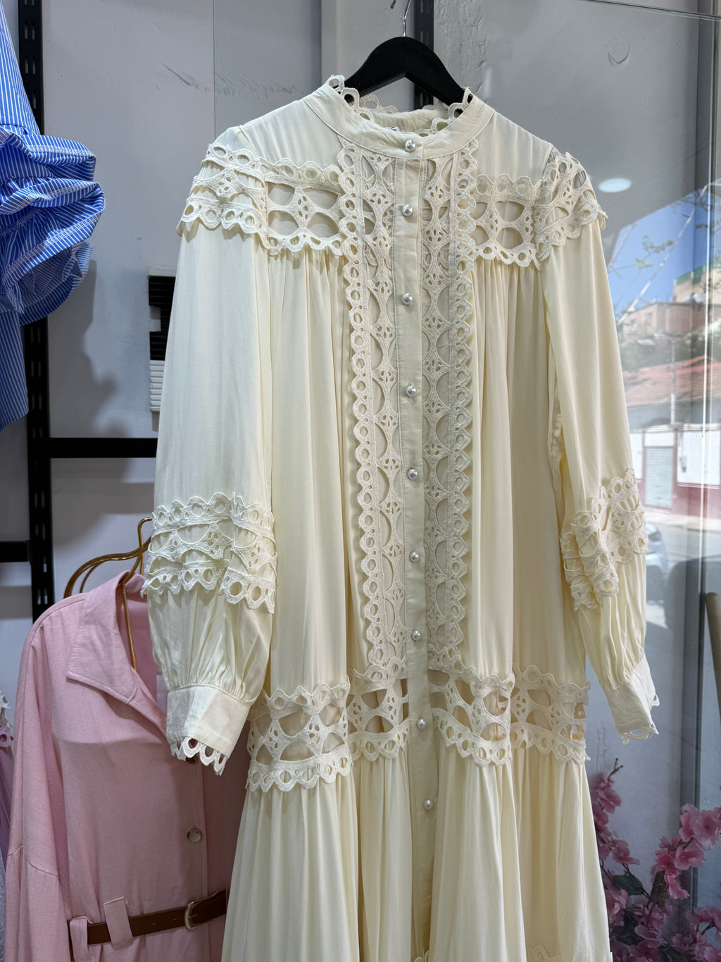 Robe brodé