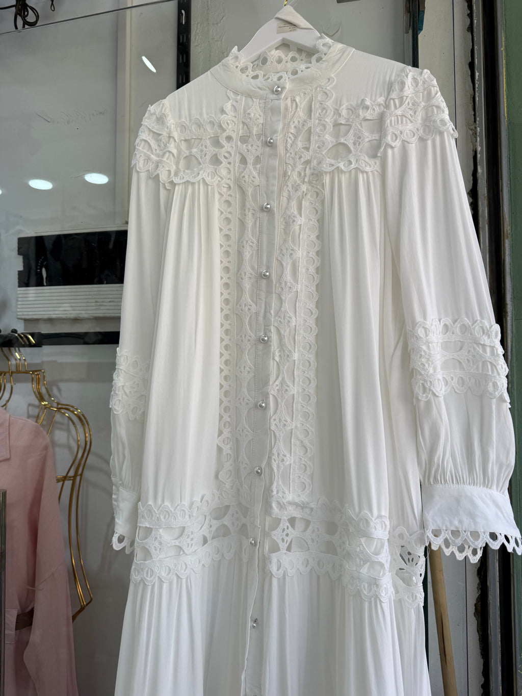 Robe brodé
