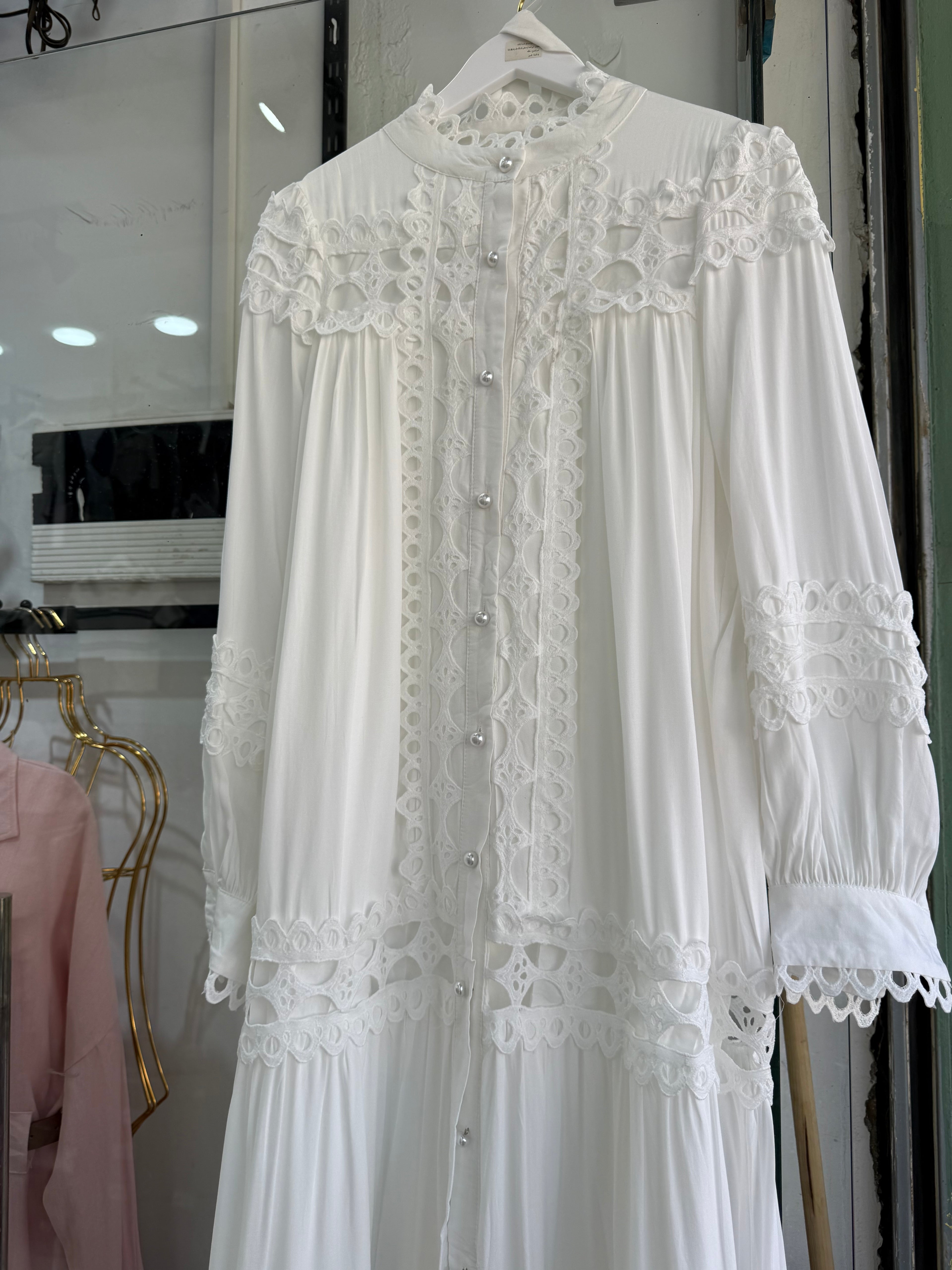 Robe brodé