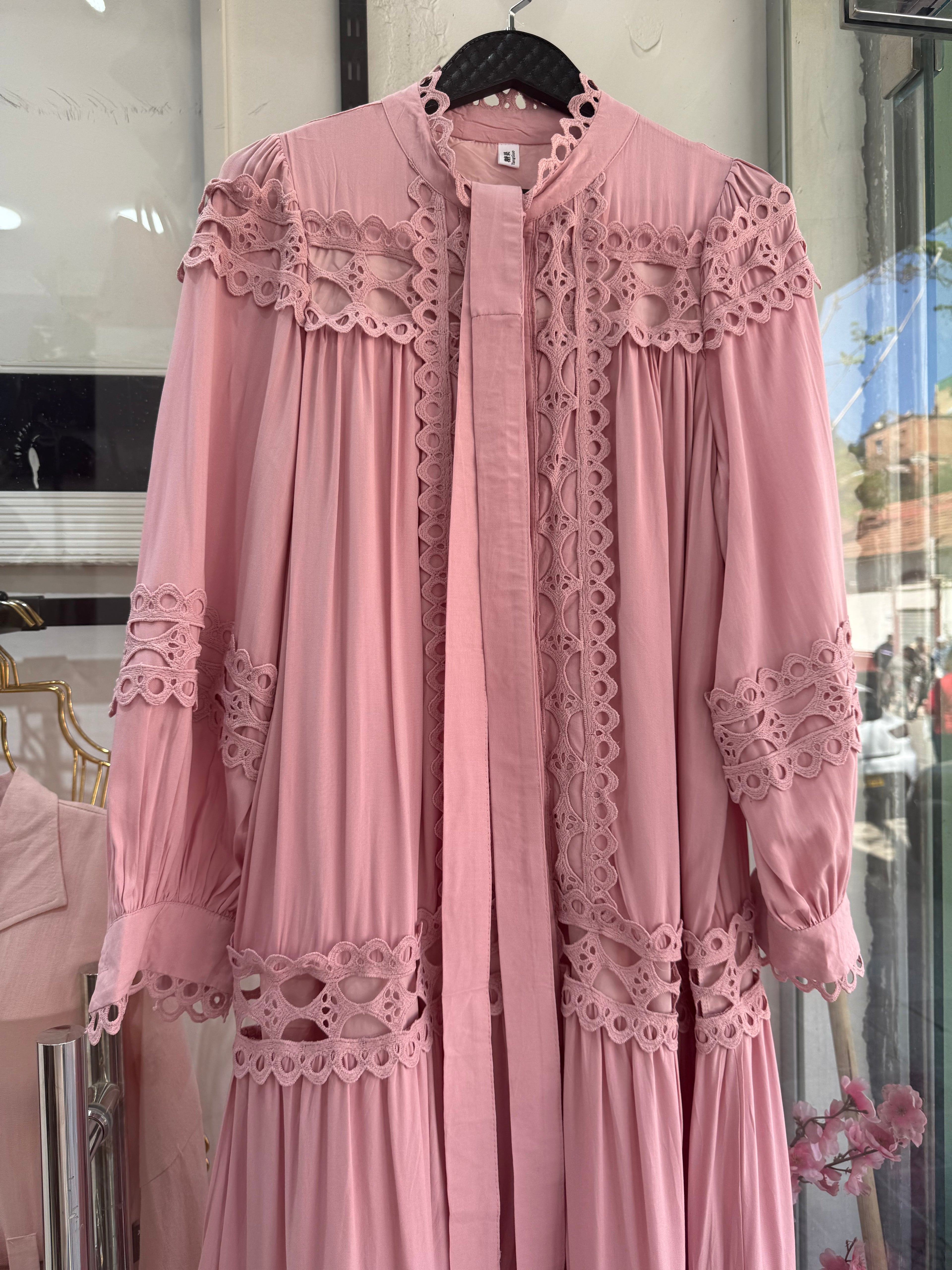 Robe brodé