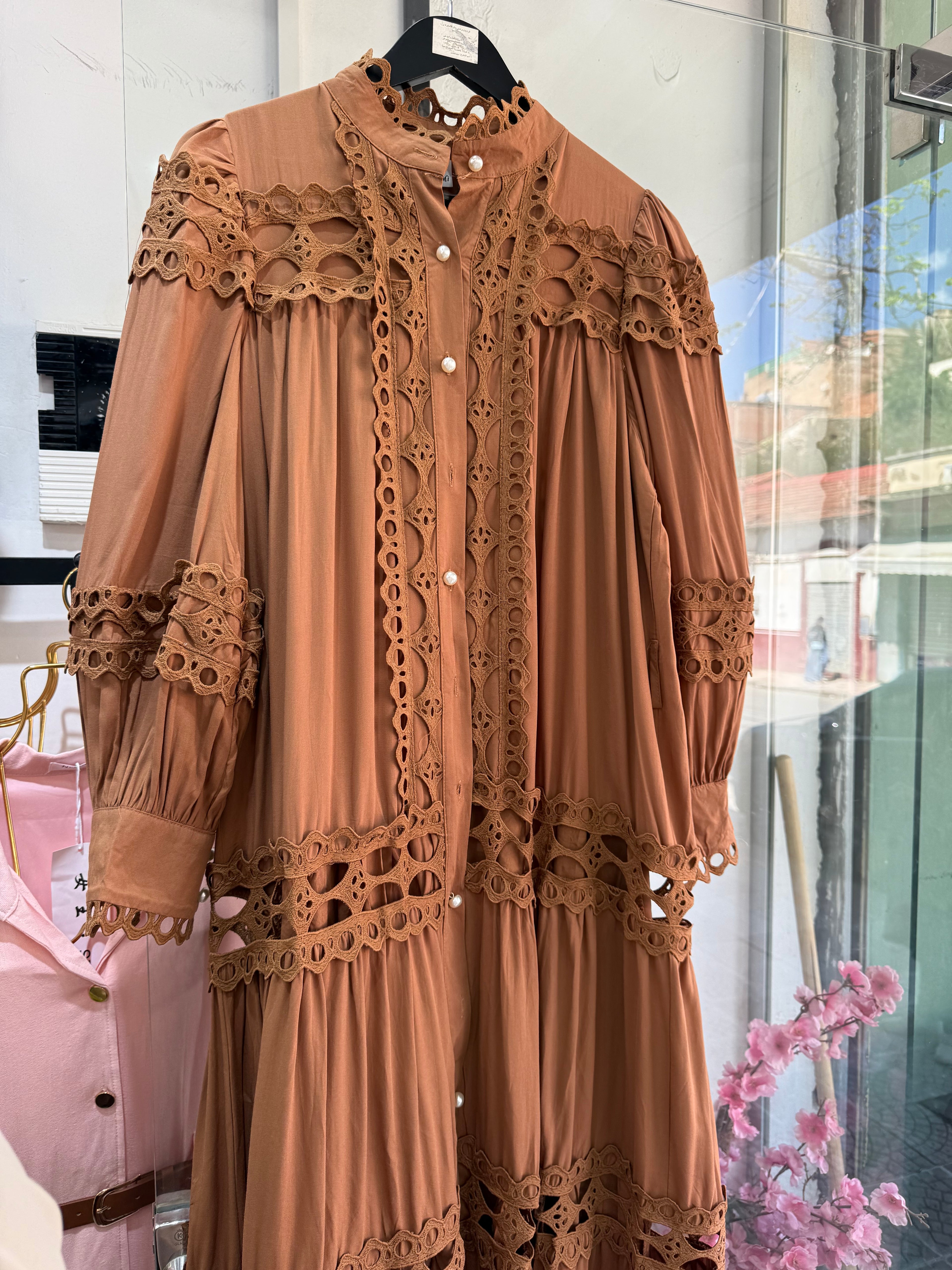 Robe brodé